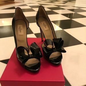 Valentino Black Patent Bow Pump